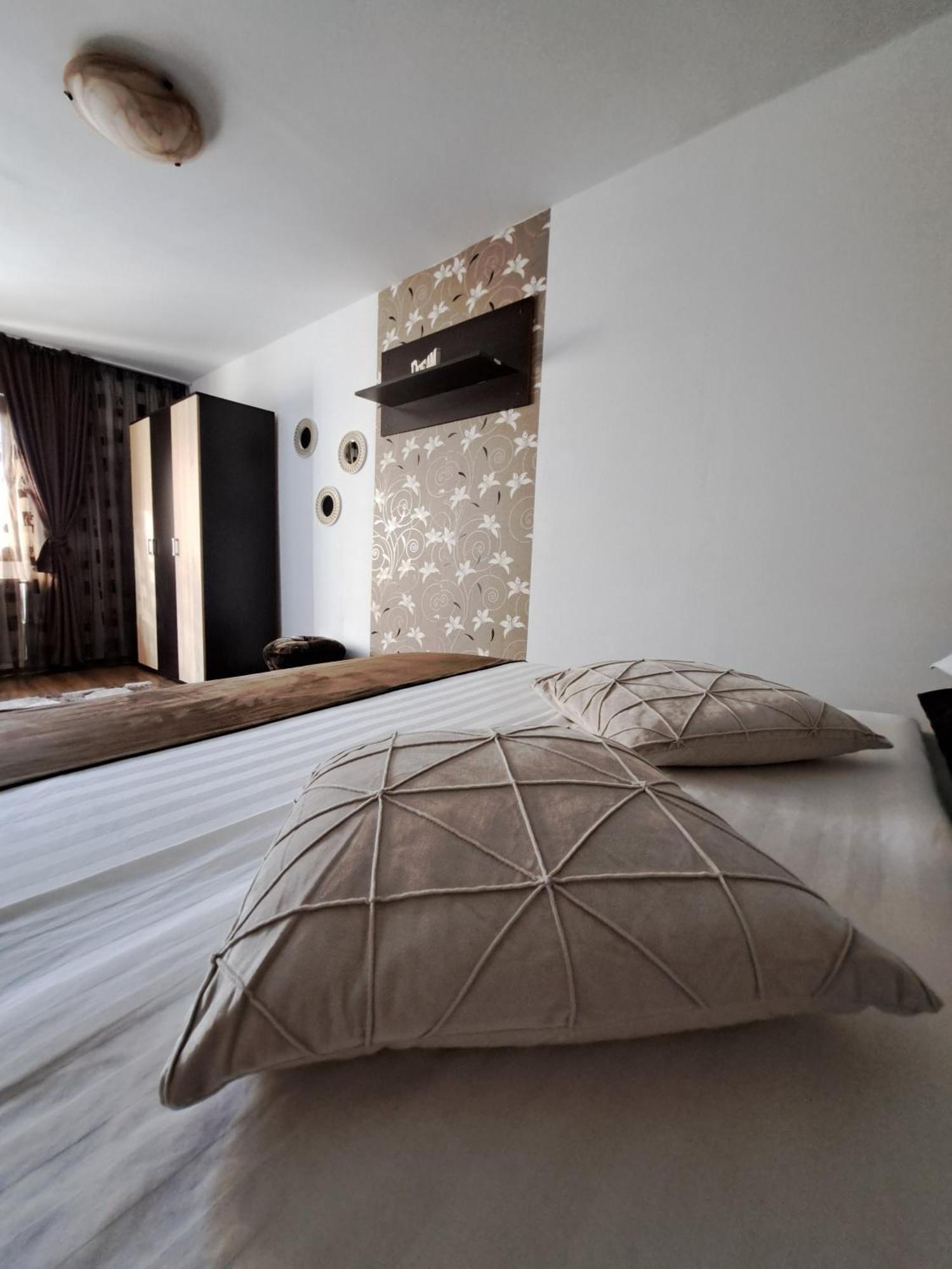 Shelby Accommodation -Adult Only- Sinaia Extérieur photo