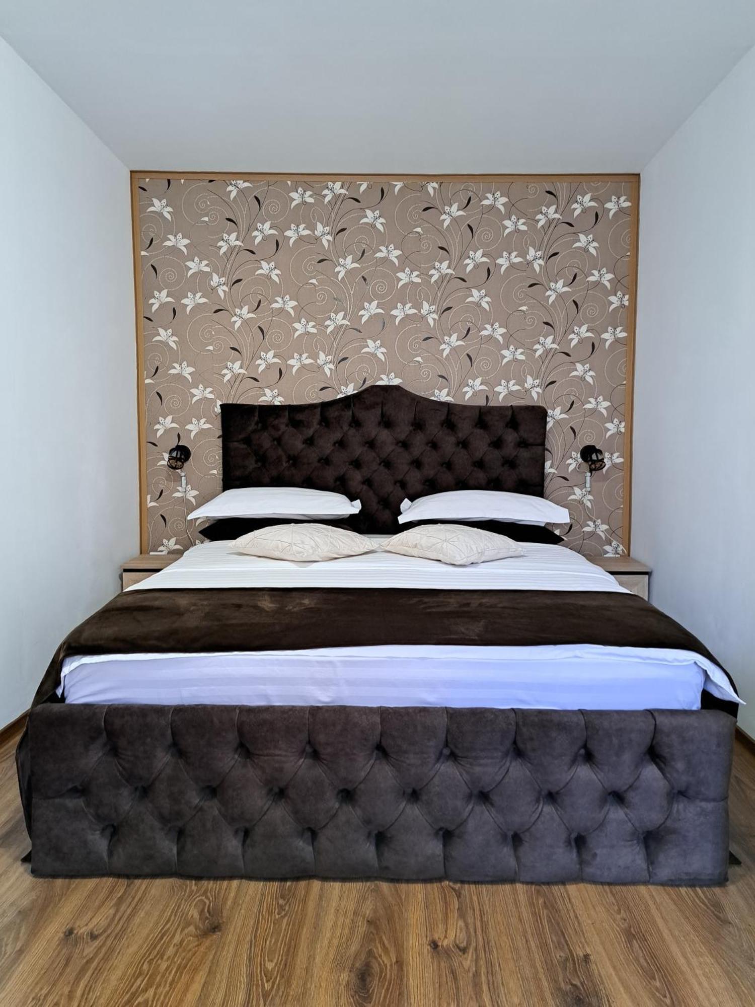 Shelby Accommodation -Adult Only- Sinaia Extérieur photo