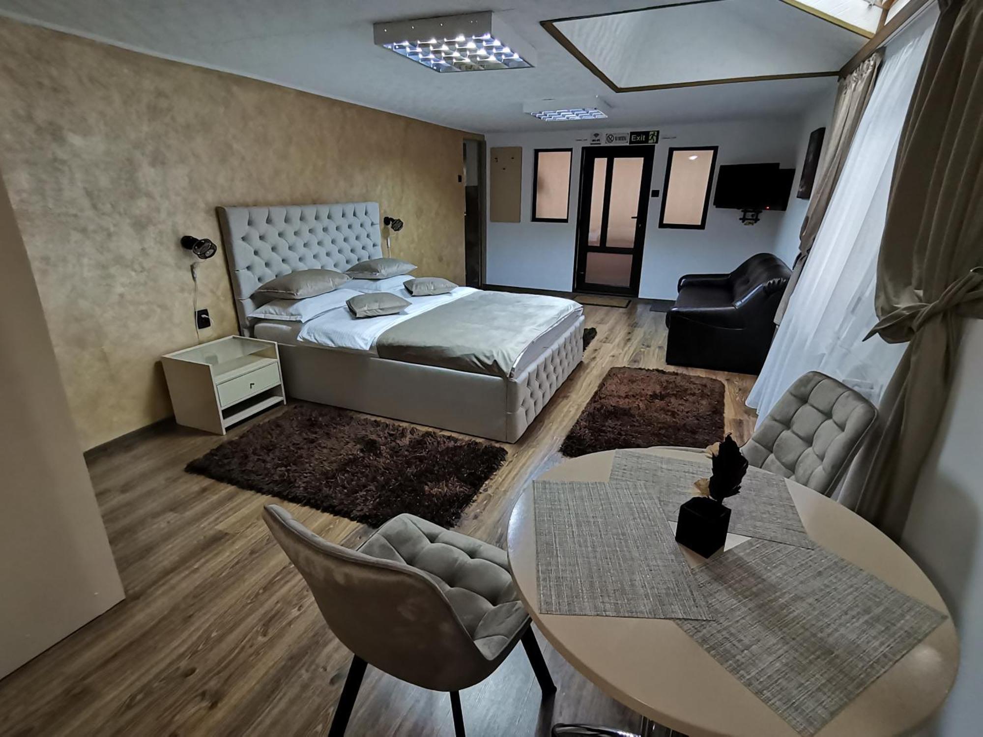 Shelby Accommodation -Adult Only- Sinaia Extérieur photo