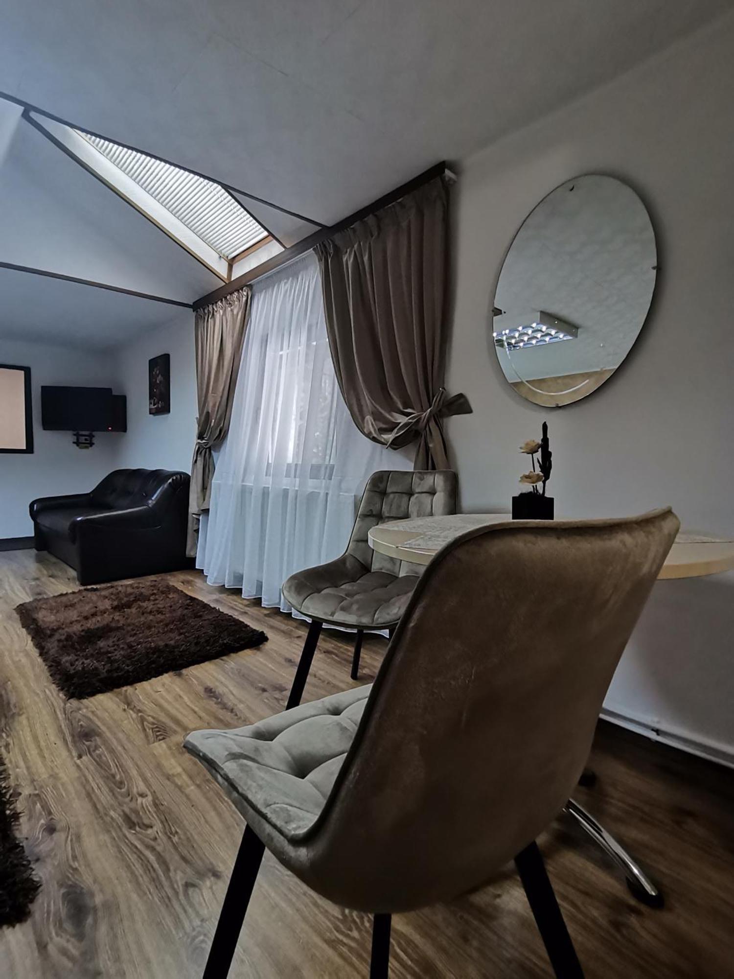 Shelby Accommodation -Adult Only- Sinaia Extérieur photo