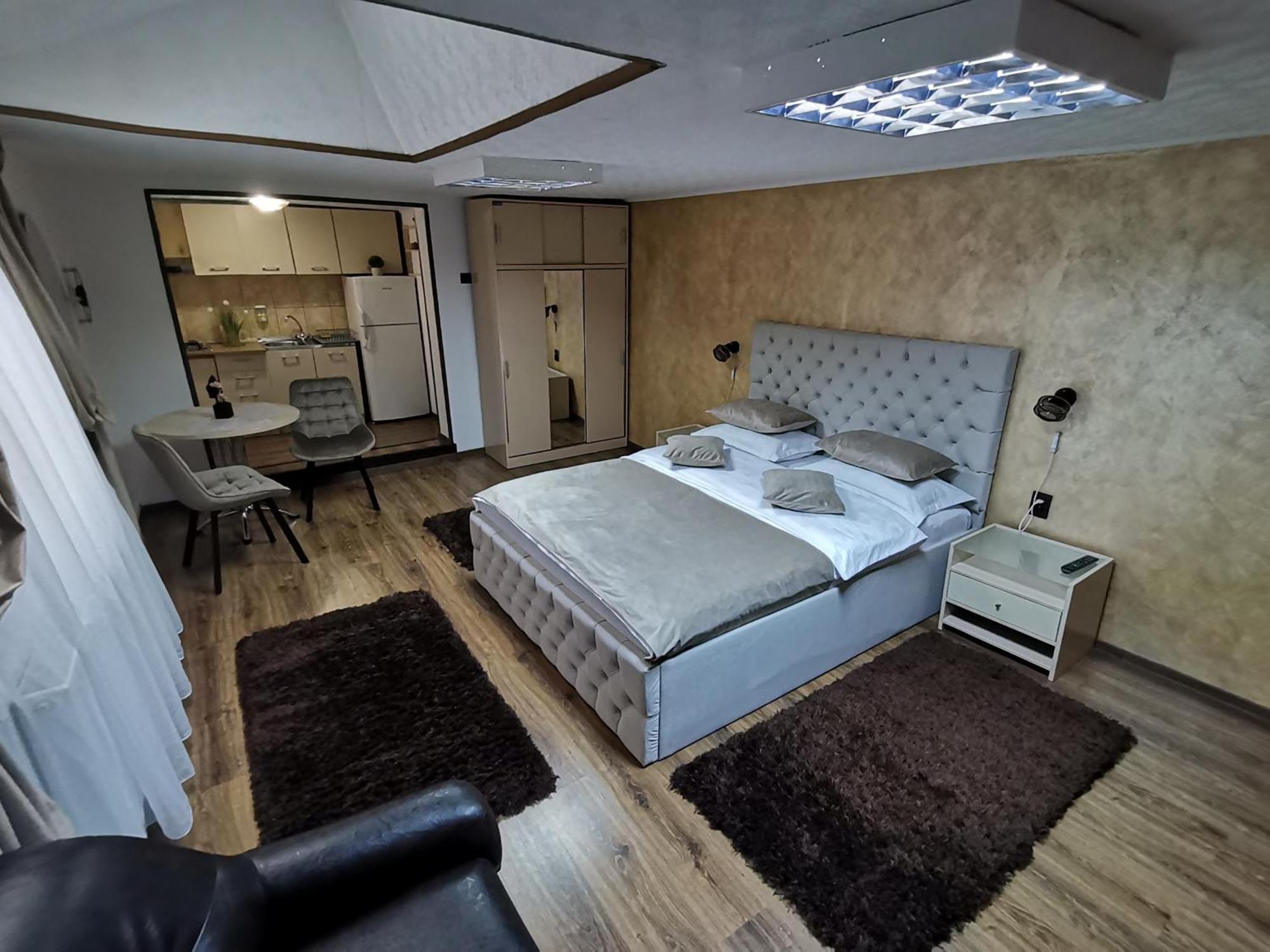Shelby Accommodation -Adult Only- Sinaia Extérieur photo