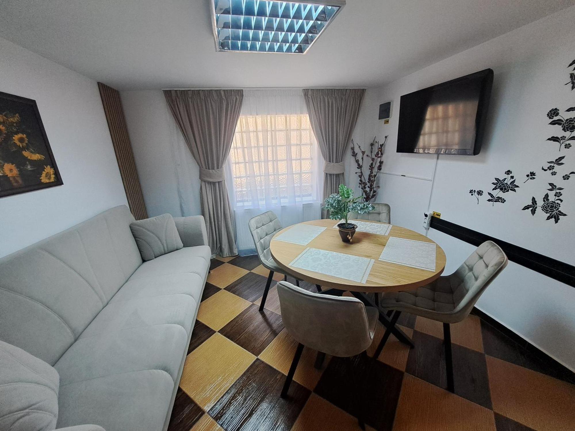 Shelby Accommodation -Adult Only- Sinaia Extérieur photo